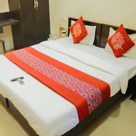 Hotel Royal Palace - 150 Meters From Mahakal Temple Уджайн Екстериор снимка