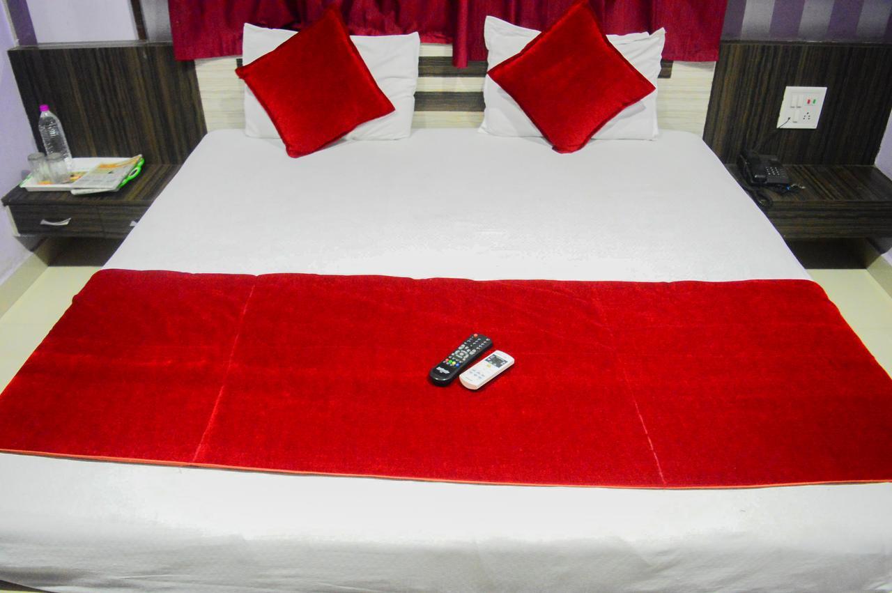 Hotel Royal Palace - 150 Meters From Mahakal Temple Уджайн Екстериор снимка
