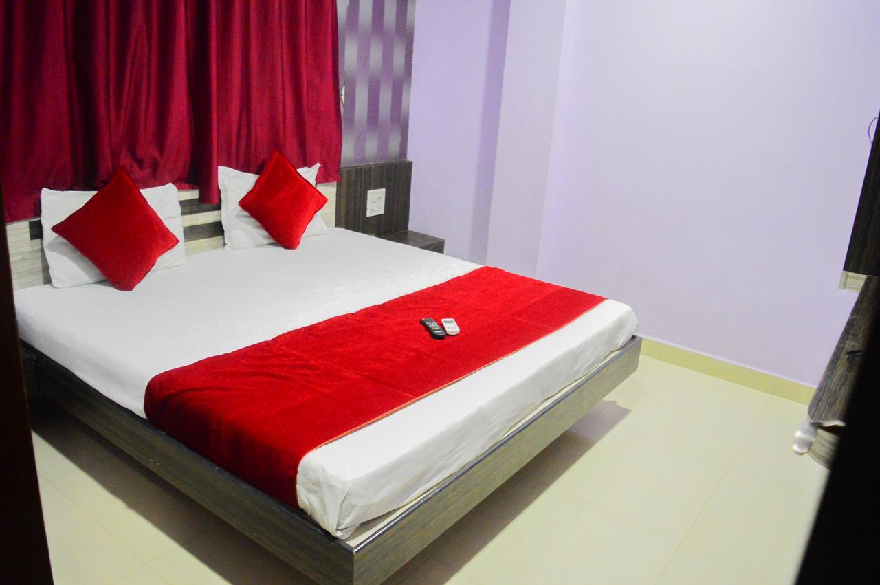 Hotel Royal Palace - 150 Meters From Mahakal Temple Уджайн Екстериор снимка