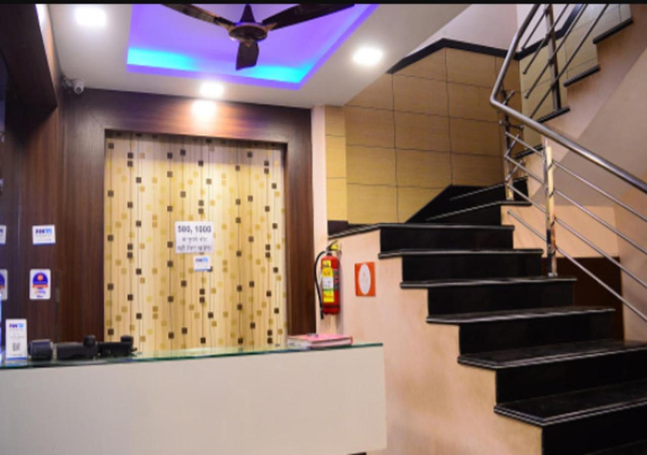 Hotel Royal Palace - 150 Meters From Mahakal Temple Уджайн Екстериор снимка