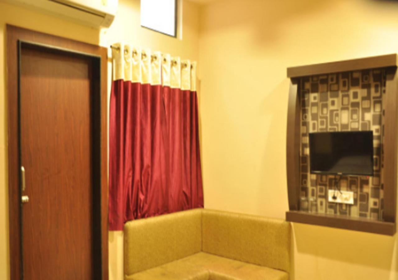 Hotel Royal Palace - 150 Meters From Mahakal Temple Уджайн Екстериор снимка