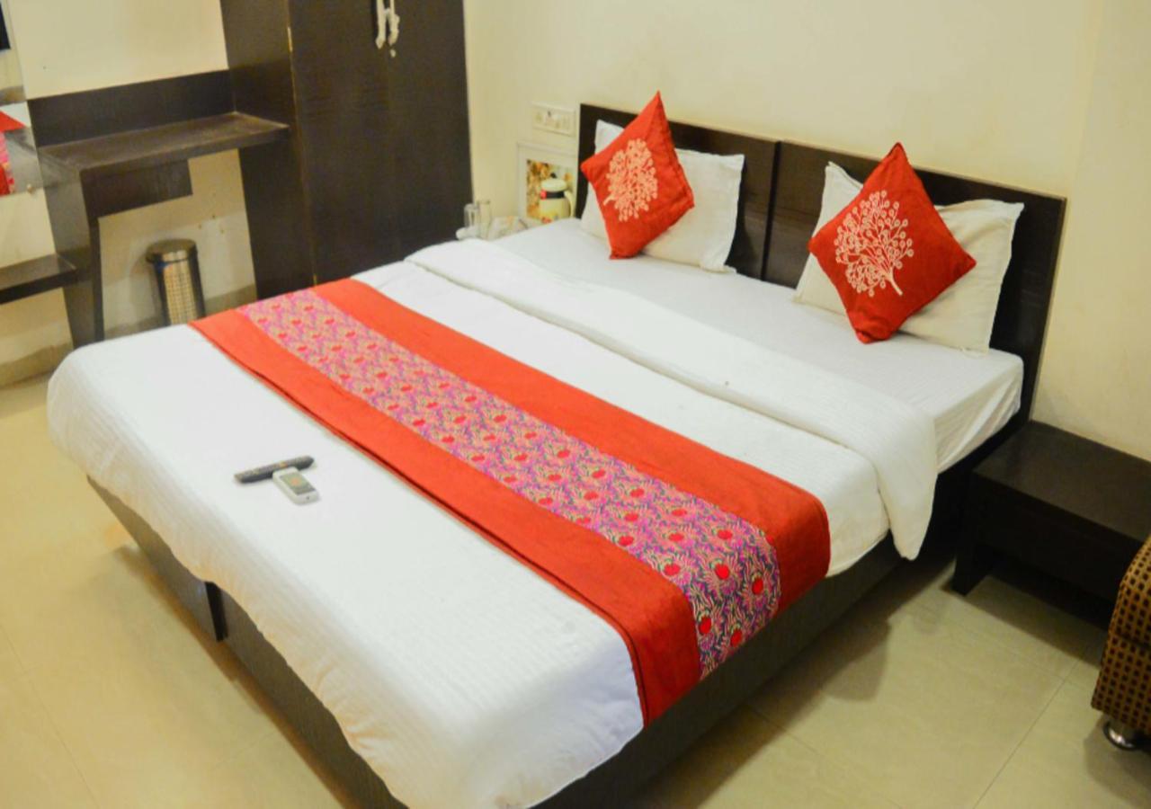 Hotel Royal Palace - 150 Meters From Mahakal Temple Уджайн Екстериор снимка